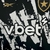 Detalhe patrocinador VBET na camisa fourth do Botafogo com Grafismo urbano preto e branco da camisa Aura 90 do Botafogo