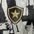 Camisa Botafogo Fourth - Street Edition 2025/26. Camisa Botafogo com grafites Aura 90. Detalhe escudo dourado