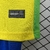 Detalhe Selo Engineered na Camisa Infantil Seleção Brasileira 2025/26 – camisa amarela e short azul oficial