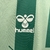 Camisa Real Betis Forever Green 2024/25 – Detalhe logo Hummel