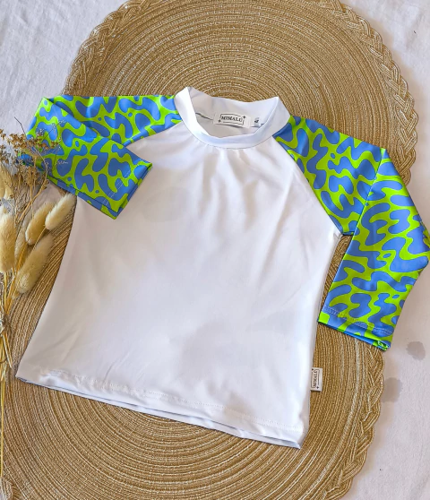 Remera UV F+50 - Blanco y Verde - comprar online