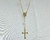 Colar terço Nossa Senhora das Graças com pérolas, destacando a cruz e o medalhão.