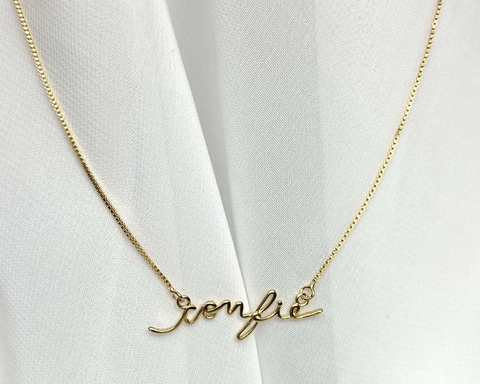 Colar/Corrente com escrito “Confie”