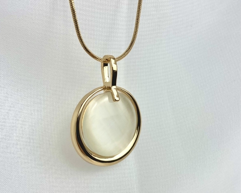 Colar Redondo Dourado com Madrepérola