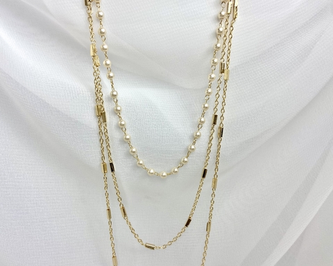 Colar Triplo Dourado com Pérolas