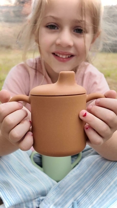 Vaso con piquito en internet