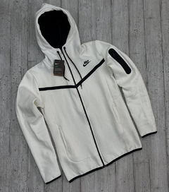 Campera Nike Tech - comprar online