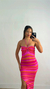VESTIDO TRICÔ ROSA COM LARANJA ASSIMÉTRICO MIDI COM DECOTE FRONTAL - Cecília Braga