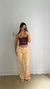 CALÇA FLARE CANELADA AREIA na internet
