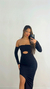 VESTIDO PRETO CANELADO COM RECORTE, MANGAS FIXAS E FENDA - comprar online