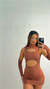 VESTIDO CURTO MARROM COM RECORTES E MANGA LONGA DESTACÁVEL - comprar online