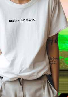 Camiseta Básica - Bebo, Fumo e Crio