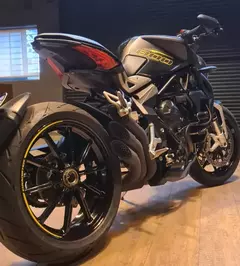 MV Agusta | Brutale 800 Dragster