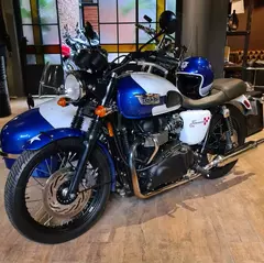 Triumph | Bonneville T100 en internet