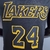 Camiseta regata preta dos Los Angeles Lakers com o número 24 em destaque.