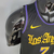 Camiseta regata preta dos Los Angeles Lakers, modelo masculino da Nike, com detalhes em roxo e o número 7.