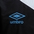 Logotipo da Umbro em azul bordado na camisa preta do Grêmio III 24/25.