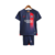 Kit infantil do Paris Saint Germain, azul, com camiseta e shorts, estampado com logo Nike e patrocinador Qatar Airways.