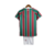 Camisa e shorts do Kit Infantil Fluminense I Umbro 23/24, com as cores tricolores verde, vermelho e branco.