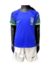 Conjunto infantil da Seleção Brasileira com camisa azul e shorts brancos, estampado com detalhes em verde e azul.