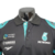 Camisa masculina da Petronas para a temporada 23/24 da Fórmula 1, na cor preta, com detalhes em azul e logotipos de patrocinadores.