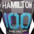 Camisa masculina cinza da Mercedes Fórmula 1 com o nome "Hamilton" e destaque para "100 Grand Prix Wins".