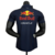 Camisa masculina azul da Red Bull, modelo 23/24 da Fórmula 1, vista de costas, com logotipo da Red Bull e Oracle.