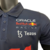 Camisa masculina azul da Red Bull, modelo 23/24, com logotipos da Oracle e Tezos.