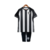 Kit infantil do Botafogo, composto por camiseta preta e branca com listras verticais e calça curta, exibindo o escudo do time.