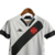 Camisa infantil do Vasco da Gama I 22/23 da Kappa, branca com detalhes em preto e vermelho, destacando o escudo do clube.