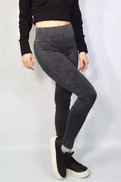 Calza Larga - PreLavada Negra Acanalada - Push Up - Seamless - FemmeFitt en internet