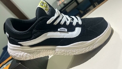 Compra tus Vans UltraRange y llévate GRATIS un par de medias y una remera Vans. - comprar online