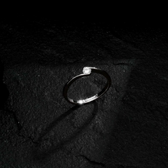 Anel Prateado Solitário Ponto de Luz Zircônia na internet