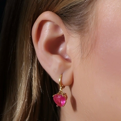 Brinco Dourado Argolinha Pedra de Coração Rosa - comprar online