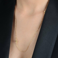 Colar Dourado com Esferas Vazadas Cravejadas de Zircônia - comprar online