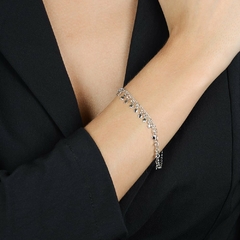 Pulseira Prateada Chuveirinho com Pingentes de Estrela - comprar online