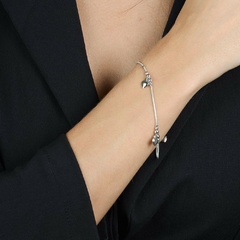 Pulseira Prateada Lisa com 3 Pingentes de Coração - comprar online