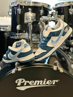 Nike Sb dunk low Born x Raised en internet