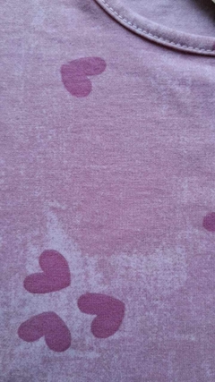 REMERA CORAZONES ROSA - comprar online