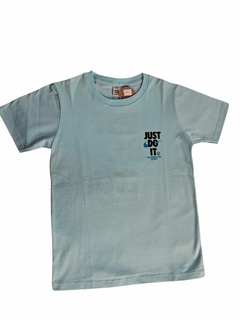 REMERA JUST DO IT CELESTE