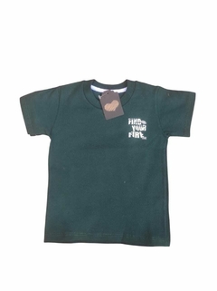 REMERA FIND YOUR FIRE VERDE OSCURO