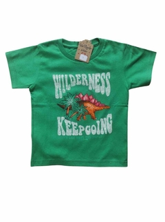 REMERA DINOSAURIO WILDERNESS KEEP GOING