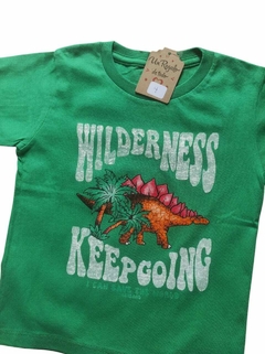Imagen de REMERA DINOSAURIO WILDERNESS KEEP GOING