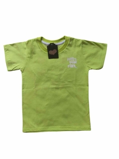 REMERA FIND YOUR FIRE VERDE MANZANA