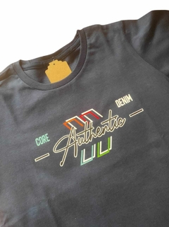 REMERA AUTHENTIC AZUL MARINO en internet