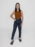 CALÇA MOM JEANS PRETA ESTONADA COM CINTO - comprar online