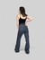 CALÇA FLARE ESTONADA COM CINTO E FENDA