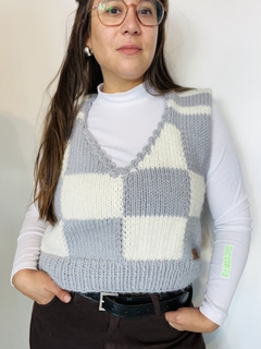 CHALECO TEJIDO GRIS NATURAL - comprar online