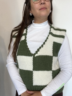 CHALECO TEJIDO VERDE SECO NATURAL - comprar online