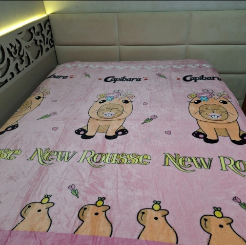 Manta de Cama Capivara Rosa 1,90m x 2,20m